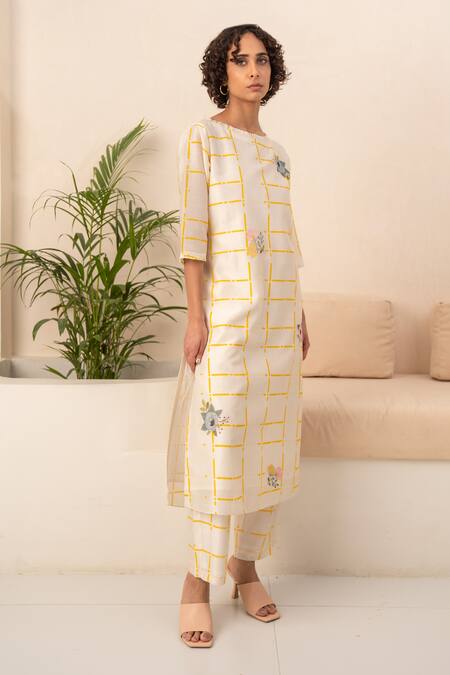 Buy Arcvsh By Pallavi Singh Ivory Chanderi Round Neck Geometric And Floral Print Kurta With Pant Online at Aza Fashions Buy_Arcvsh By Pallavi Singh_Ivory Chanderi Round Neck Geometric And Floral Print Kurta With Pant _Online_at_Aza_Fashions
