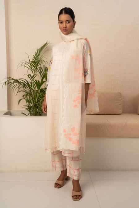 Arcvsh By Pallavi Singh Ivory Organza, Chanderi Round Neck Square And Floral Print Kurta With Pant Online at Aza Fashions Arcvsh By Pallavi Singh_Ivory Organza, Chanderi Round Neck Square And Floral Print Kurta With Pant _Online_at_Aza_Fashions