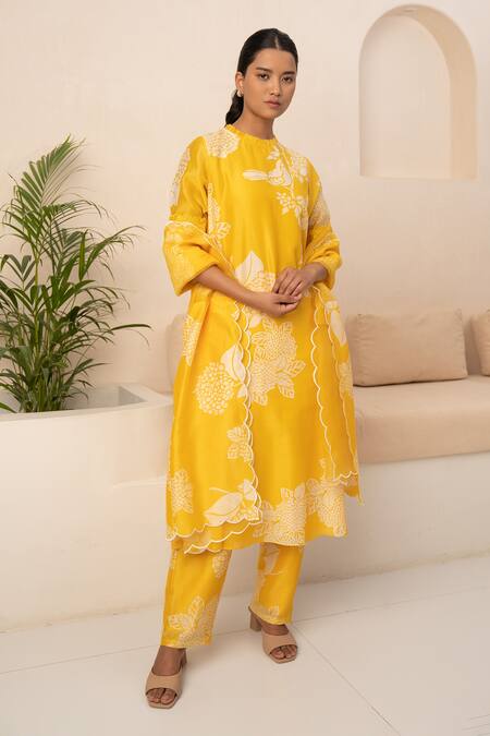 Buy_Arcvsh By Pallavi Singh_Yellow Chanderi Embroidery Round Neck Flower Vine Print Kurta Set _Online_at_Aza_Fashions