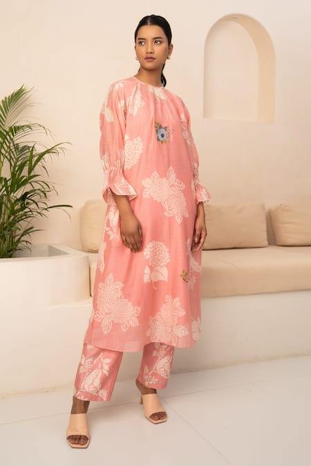 Arcvsh By Pallavi Singh Pink Chanderi Embroidery Round Neck Flower Bouquet Print Kurta With Pant 