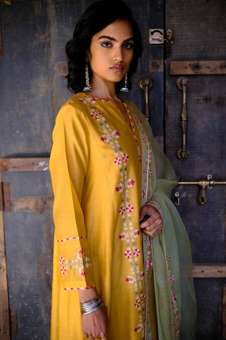 Buy_Shikha Mehta_Yellow Dupatta  Organza, Chanderi Thread Notched A-line Kurta Set_Online_at_Aza_Fashions
