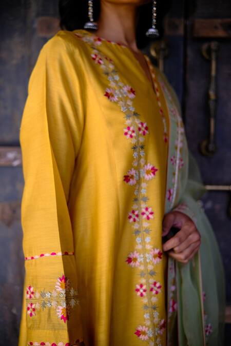 Shop_Shikha Mehta_Yellow Dupatta  Organza, Chanderi Thread Notched A-line Kurta Set_Online_at_Aza_Fashions
