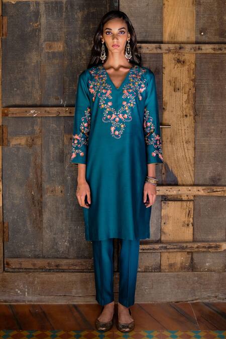 Shikha Mehta_Green Dupatta  Organza, Chanderi Thread V Neck Kurta Set_Online_at_Aza_Fashions