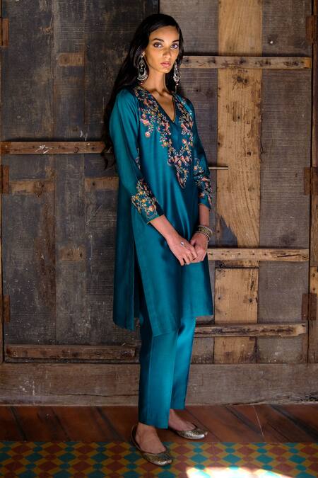 Buy_Shikha Mehta_Green Dupatta  Organza, Chanderi Thread V Neck Kurta Set_Online_at_Aza_Fashions