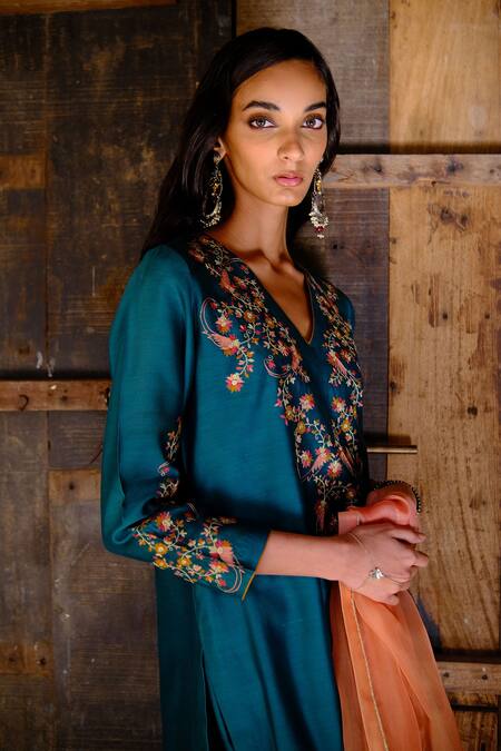 Shop_Shikha Mehta_Green Dupatta  Organza, Chanderi Thread V Neck Kurta Set_Online_at_Aza_Fashions