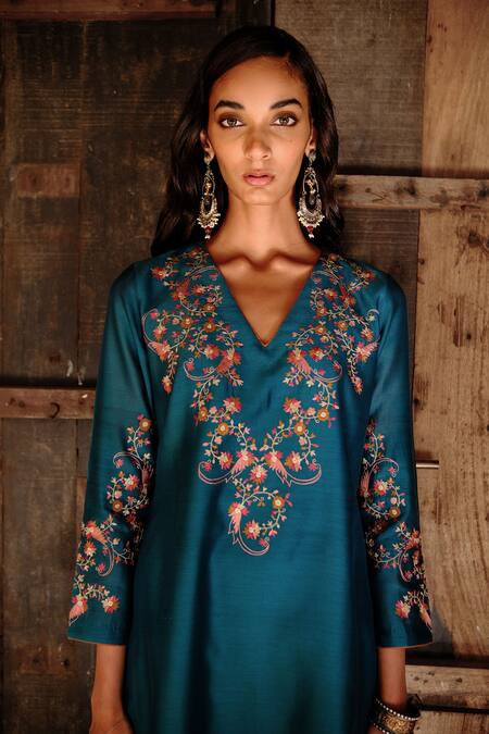 Shikha Mehta_Green Dupatta  Organza, Chanderi Thread V Neck Kurta Set_at_Aza_Fashions