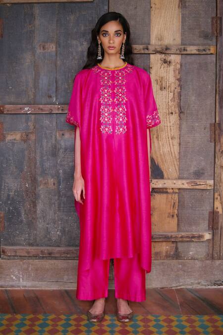 Shikha Mehta_Fuchsia Silk Chanderi Thread High Neck Kaftan Tunic And Pyjama Set _Online_at_Aza_Fashions