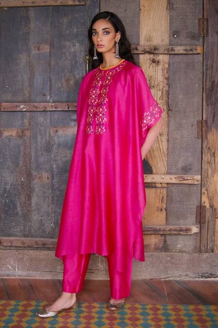 Buy_Shikha Mehta_Fuchsia Silk Chanderi Thread High Neck Kaftan Tunic And Pyjama Set _Online_at_Aza_Fashions