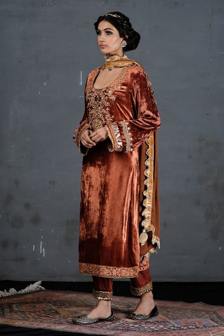 Soniya G_Orange Pure Micro Velvet Sequin And Thread Scoop Floral Embroidered Kurta Set _Online_at_Aza_Fashions