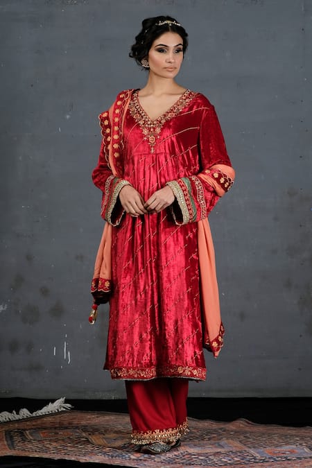 Soniya G_Red Pure Micro Velvet V Neck Neckline Embroidered Kurta Palazzo Set _Online_at_Aza_Fashions