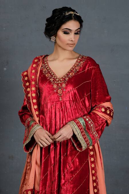 Buy_Soniya G_Red Pure Micro Velvet V Neck Neckline Embroidered Kurta Palazzo Set _Online_at_Aza_Fashions