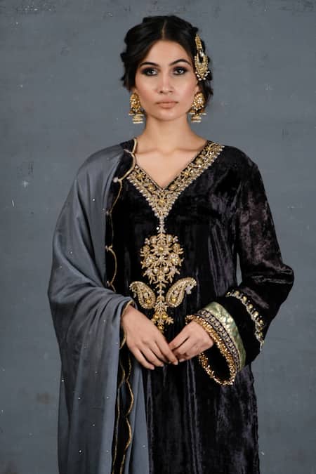 Shop_Soniya G_Black Pure Micro Velvet V Neck Floral Embroidered Kurta Set _Online_at_Aza_Fashions