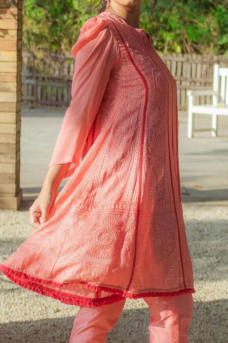 Buy_Monk & Mei By Sonia Anand_Peach Georgette Lace Split V-neck Chikankari Embroidered Kurta  _Online_at_Aza_Fashions