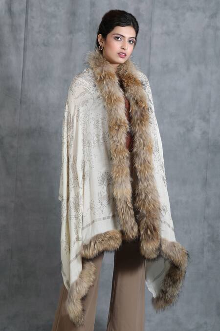 Buy_Dusala_Off White Handwoven Cashmere Fine Wool Lotus Design Swarovski Work Stole _Online_at_Aza_Fashions