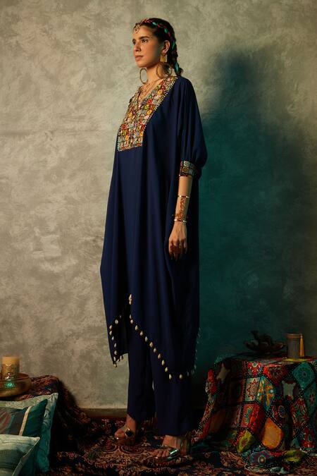 Buy_Esha L Amin_Blue Georgette Embroidery V-neck Yoke Tile Print Kurta _Online_at_Aza_Fashions