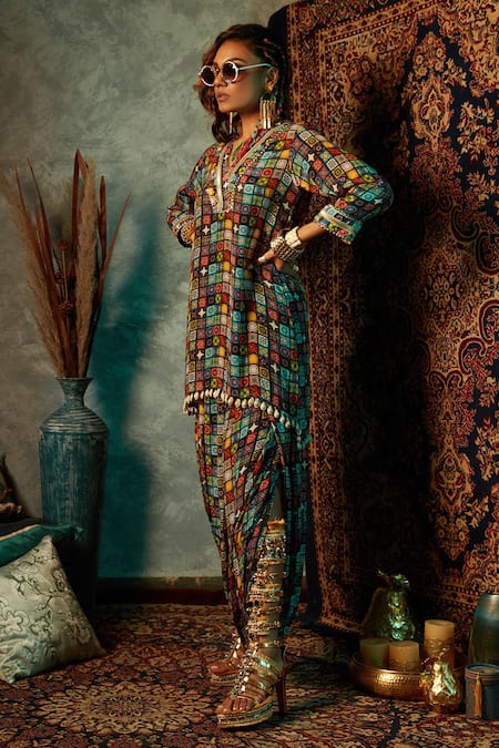 Buy_Esha L Amin_Multi Color Viscose, Crepe Gota Patti, Embroidery V-neck Small Tile Print Kurta _Online_at_Aza_Fashions