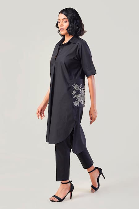 EK Dhaaga_Black Poplin, 100% Cotton Floral Spread Collar Embellished Pocket Long Shirt _Online_at_Aza_Fashions
