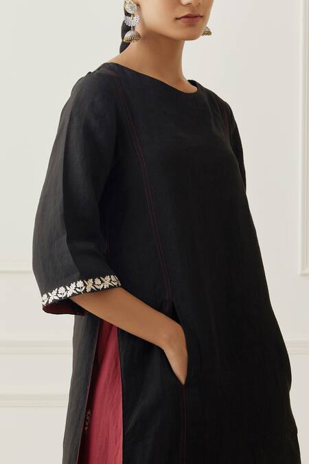 Kamaltaas_Black Linen Hand Embroidered Pittan Round Kurta  _Online_at_Aza_Fashions
