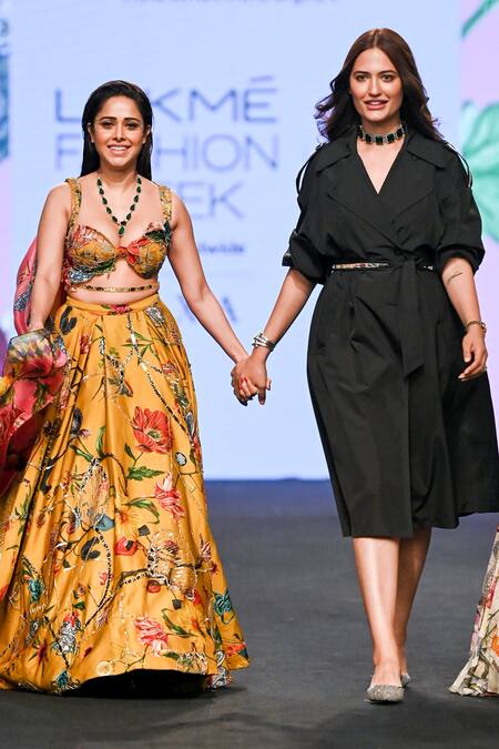 Shop Mahima Mahajan Gold Organza, Satin Embroidery, Cut Work Sweetheart Floral Print Lehenga Set Online at Aza Fashions Shop_Mahima Mahajan_Gold Organza, Satin Embroidery, Cut Work Sweetheart Floral Print Lehenga Set _Online_at_Aza_Fashions