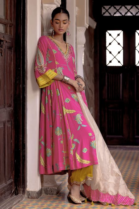 Buy_Rajiramniq_Fuchsia Kurta Silk Printed And Embroidered Floral Deep V Neck Set _Online_at_Aza_Fashions