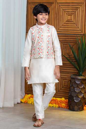 Free Sparrow_Ivory Chanderi, Cotton Embroidery Floral Thread Work Bundi Kurta Set _Online_at_Aza_Fashions