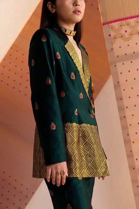 Joskai Studio_Pink Silk Zari Collared Embroidered Border Coat And Pant Set_Online_at_Aza_Fashions