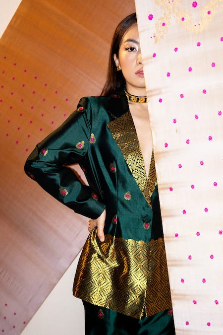 Buy Joskai Studio Green Silk Tassels Handwoven Mulberry Zari Coat Online at Aza Fashions Buy_Joskai Studio_Green Silk Tassels Handwoven Mulberry Zari Coat_Online_at_Aza_Fashions