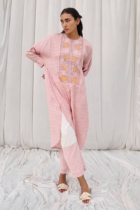 Ayaka Pink Cotton Embroidery Round Neck Hand Block Print Tunic Online at Aza Fashions Ayaka_Pink Cotton Embroidery Round Neck Hand Block Print Tunic _Online_at_Aza_Fashions