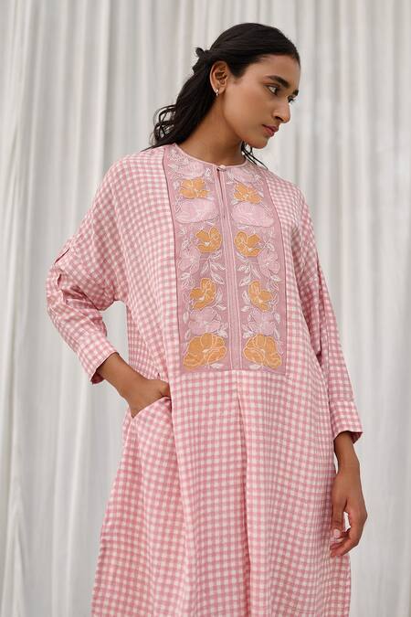 Ayaka Pink Cotton Embroidery Round Neck Hand Block Print Tunic at Aza Fashions Ayaka_Pink Cotton Embroidery Round Neck Hand Block Print Tunic _at_Aza_Fashions
