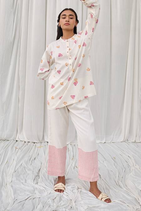 Ayaka White Cotton Embroidery Round Neck Leaf Hand Block Print Top Online at Aza Fashions Ayaka_White Cotton Embroidery Round Neck Leaf Hand Block Print Top _Online_at_Aza_Fashions