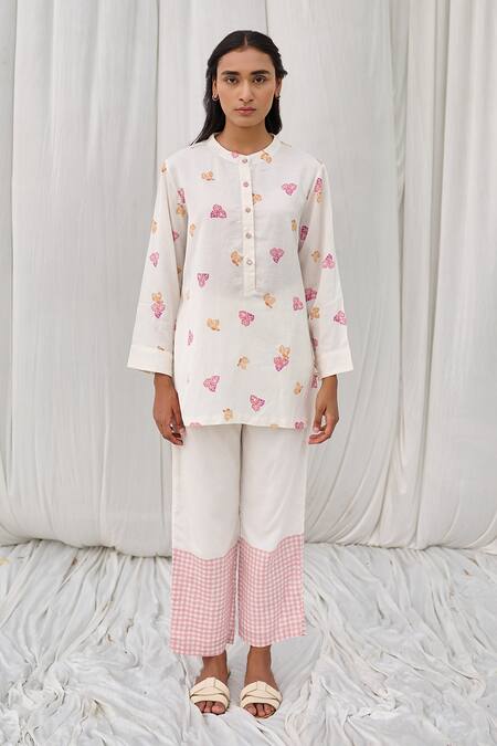 Buy Ayaka White Cotton Embroidery Round Neck Leaf Hand Block Print Top Online at Aza Fashions Buy_Ayaka_White Cotton Embroidery Round Neck Leaf Hand Block Print Top _Online_at_Aza_Fashions