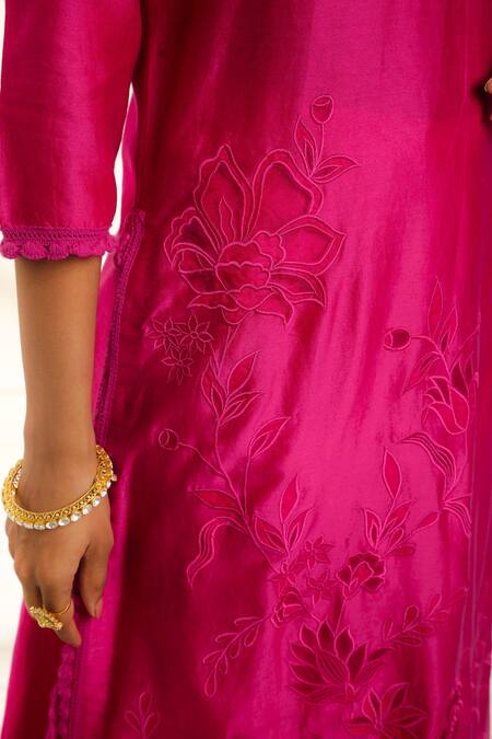 Shop Omana By Ranjana Bothra Pink Chanderi, Organza Embroidery, Cut Work Round Gul Floral Applique Kurta Set Online at Aza Fashions Shop_Omana By Ranjana Bothra_Pink Chanderi, Organza Embroidery, Cut Work Round Gul Floral Applique Kurta Set _Online_at_Aza_Fashions