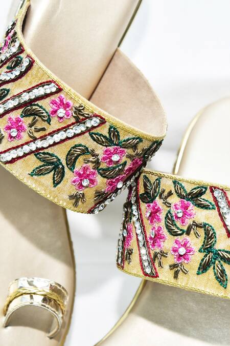Buy_Foot Fuel_Gold Embroidery, Stones Bubbaaa Floral Kolhapuri Wedges 