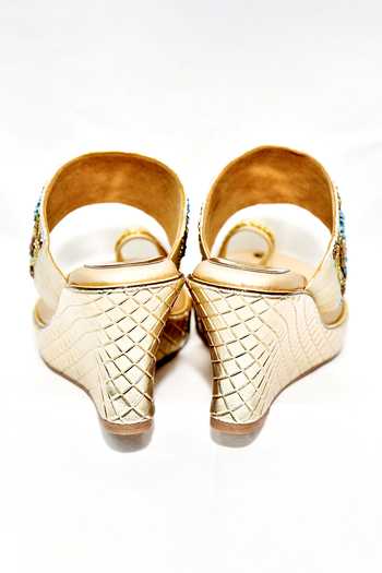 Buy_Foot Fuel_Gold Zari, Embroidery Crush Dil Kolhapuri Wedges _Online_at_Aza_Fashions
