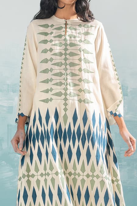 Ikai By Ragini Ahuja_Ivory Cotton, Silk, Chanderi Applique Bandeau Neck Nile Gathered Back Kurta_Online_at_Aza_Fashions