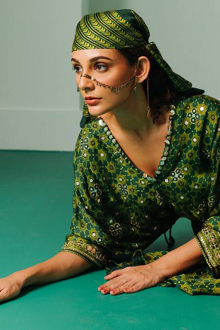 Buy Prahnaaya Green Satin Sequins, Zari V-neck Ajrakh Hand Block Print Crop Top And Skirt Set Online at Aza Fashions Buy_Prahnaaya_Green Satin Sequins, Zari V-neck Ajrakh Hand Block Print Crop Top And Skirt Set _Online_at_Aza_Fashions