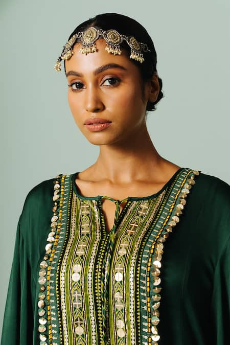 Prahnaaya Green Satin Sequins, Zari, Embroidery Keyhole Placket Straight Kurta And Pant Set at Aza Fashions Prahnaaya_Green Satin Sequins, Zari, Embroidery Keyhole Placket Straight Kurta And Pant Set _at_Aza_Fashions