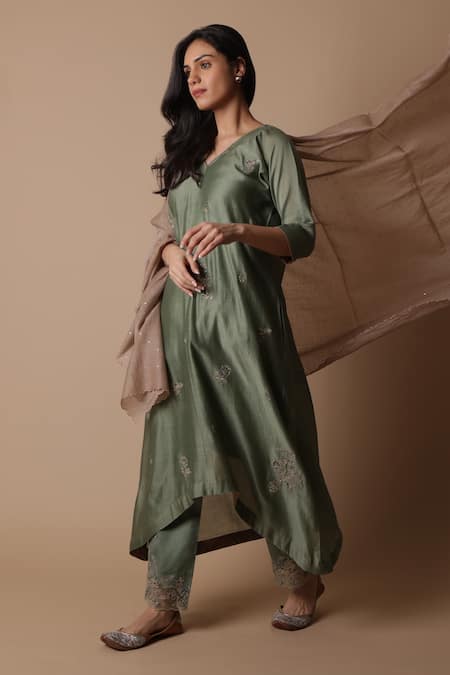 Rhua Neeti Thread Placement Embroidered Kurta Set 