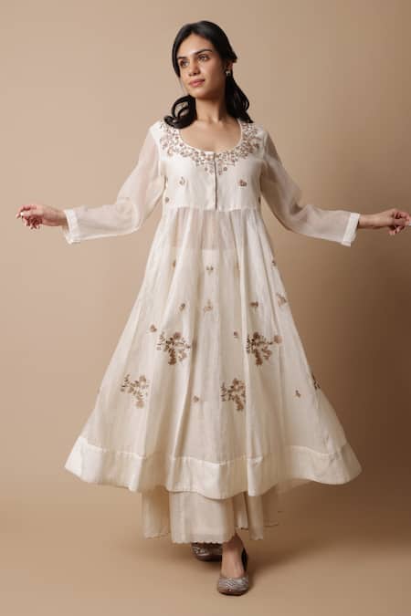 Rhua_White Silk, Muslin, Afra Pearl Flower Anarkali Set _Online_at_Aza_Fashions