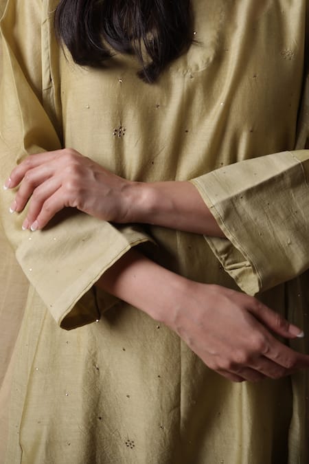 Rhua_Green Muslin, Chanderi, Cotton, Silk Embroidery Adiba Mukaish Work Kurta Set _at_Aza_Fashions