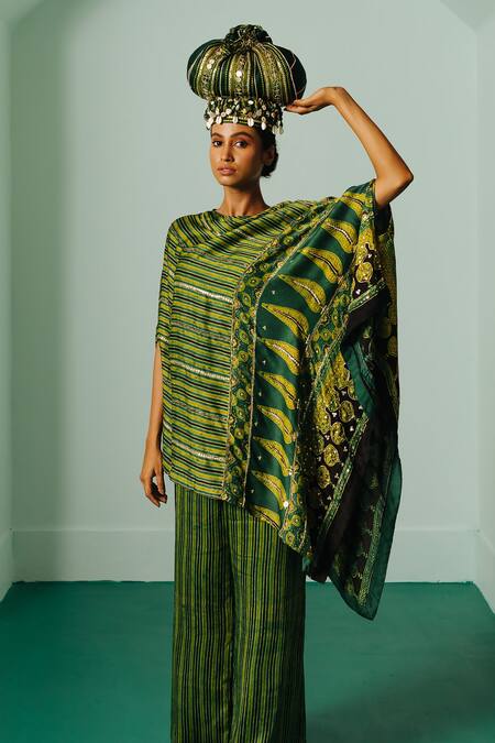 Prahnaaya Green Satin Sequins Boat Neck Hand Block Printed Kaftan And Pant Set at Aza Fashions Prahnaaya_Green Satin Sequins Boat Neck Hand Block Printed Kaftan And Pant Set _at_Aza_Fashions