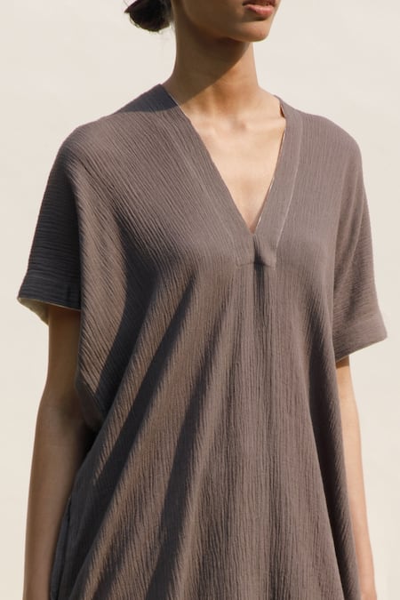 Urvashi Kaur_Grey Cotton V-neck Ura Crinkled Kaftan Dress _Online_at_Aza_Fashions