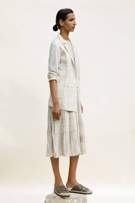 Urvashi Kaur Off White Handloom Cotton Collared Rocha Geometric Block Print Jacket Online at Aza Fashions Urvashi Kaur_Off White Handloom Cotton Collared Rocha Geometric Block Print Jacket _Online_at_Aza_Fashions