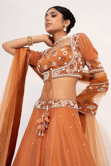 Nayna Kapoor_Brown Silk Embroidery Floral Sweetheart Neck Dalgona Lehenga Set _Online_at_Aza_Fashions