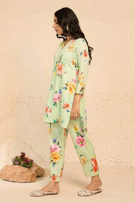 Buy Chrkha Green Cotton Satin Print Floral V Neck Flower Short Kurta With Pant Online at Aza Fashions Buy_Chrkha_Green Cotton Satin Print Floral V Neck Flower Short Kurta With Pant _Online_at_Aza_Fashions