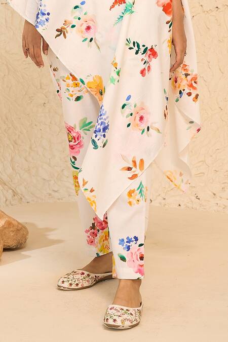 Chrkha_White Asymmetric Floral Print Kaftan And Pant Set _Online_at_Aza_Fashions