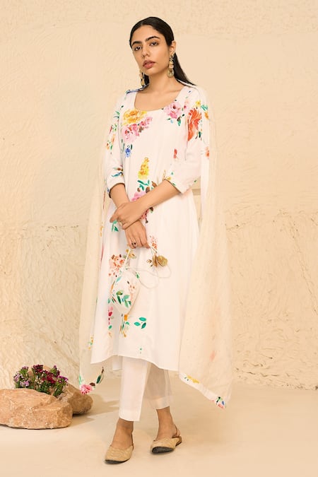 Chrkha White Satin, Round Neck Flower Bouquet Print Kurta Set Online at Aza Fashions Chrkha_White Satin, Round Neck Flower Bouquet Print Kurta Set _Online_at_Aza_Fashions
