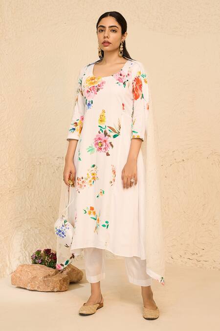 Buy Chrkha White Satin, Round Neck Flower Bouquet Print Kurta Set Online at Aza Fashions Buy_Chrkha_White Satin, Round Neck Flower Bouquet Print Kurta Set _Online_at_Aza_Fashions