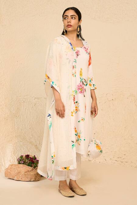 Shop Chrkha White Satin, Round Neck Flower Bouquet Print Kurta Set Online at Aza Fashions Shop_Chrkha_White Satin, Round Neck Flower Bouquet Print Kurta Set _Online_at_Aza_Fashions