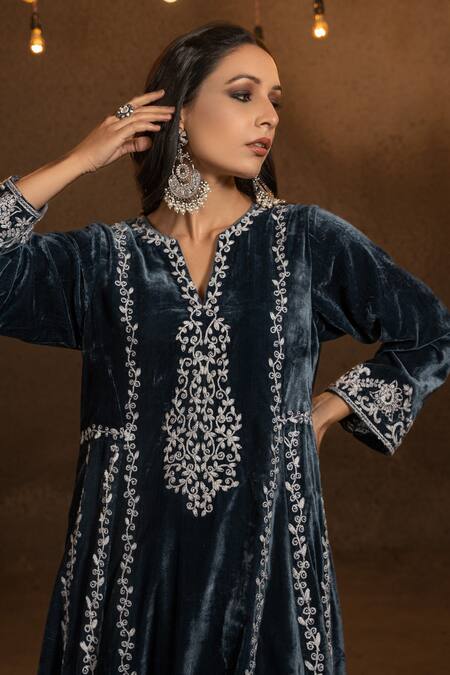 Shop_Glittire By Sakshi Verma_Blue Silk Velvet Embroidery Dori Notched Kurta Set _Online_at_Aza_Fashions